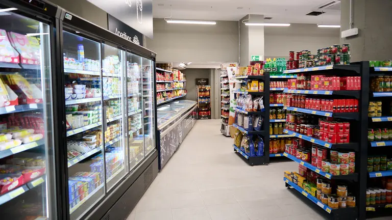 Supermercado Unide, situado en la calle Río Urrobi 6 en el barrio de la Milagrosa. PABLO LASAOSA