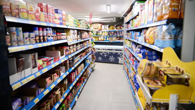 Supermercado Unide, situado en la calle Río Urrobi 6 en el barrio de la Milagrosa. PABLO LASAOSA