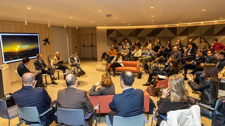 CaixaBank reúne a más de treinta ‘start-ups’ y empresas en el primer encuentro AlumniXXI. CAIXABANK