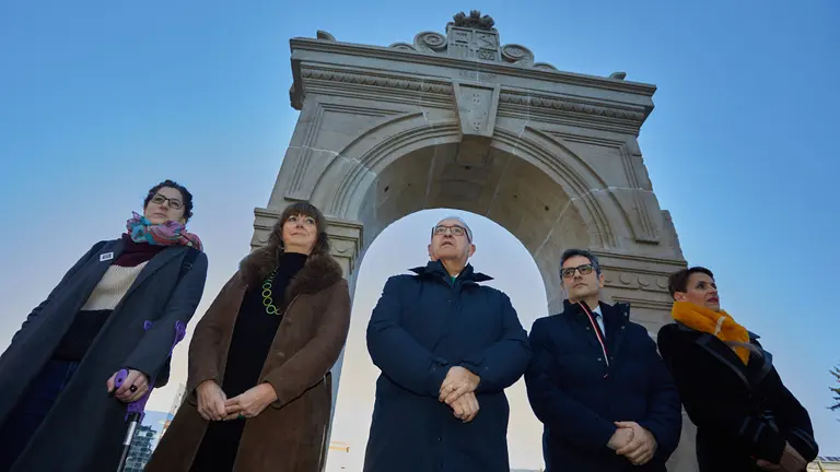 Inauguración del lugar de Memoria de la antigua cárcel de Pamplona con la presencia del ministro de la Presidencia y Memoria Democrática, Félix Bolaños, la presidenta de Navarra, María Chivite, y el alcalde de Pamplona, Enrique Maya, entre otras autoridades. IÑIGO ALZUGARAY