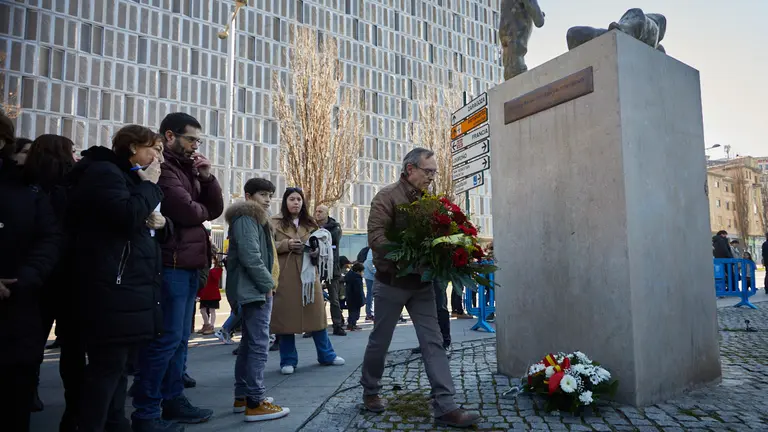 Concentración con motivo del Día de la Memoria de las víctimas del terrorismo de ETA convocada por la ANVITE, Fundación Tomás Caballero, Vecinos de Paz, Asociación Cultural Pompaelo, Sociedad Civil Navarra, Asociación Cultural Doble12, Libertad Ya, Recuperar Navarra, Ego Non y Asociación por la Tolerancia. IÑIGO ALZUGARAY