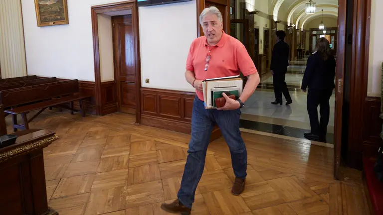 Joseba Asirón (EH Bildu), durante un pleno del Ayuntamiento de Pamplona. IÑIGO ALZUGARAY