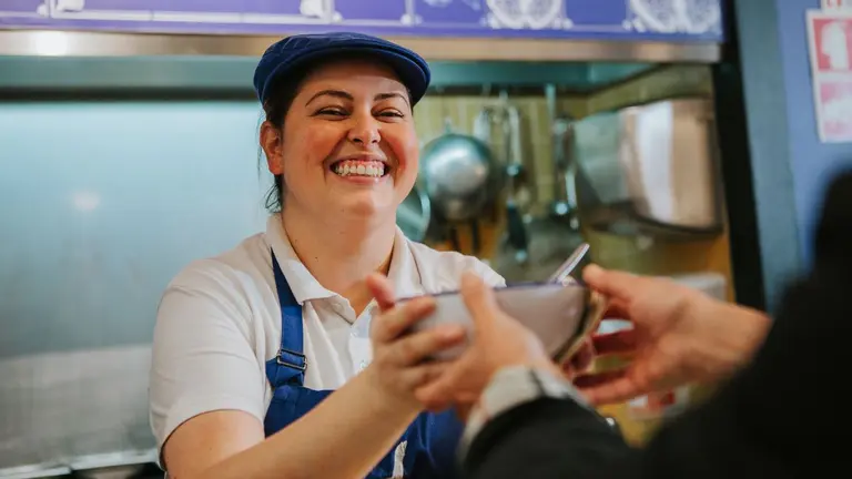 El programa de integración sociolaboral Incorpora de la Fundación _la Caixa_ facilitó 40.760 puestos de trabajo a personas en situación de vulnerabilidad en 2022. CEDIDA
