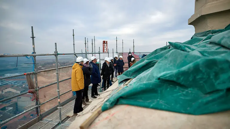 La consejera Esnaola visita las obras de restauración de la torre de Santa María de Viana sufragadas, con fondos europeos. GOBIERNO DE NAVARRA