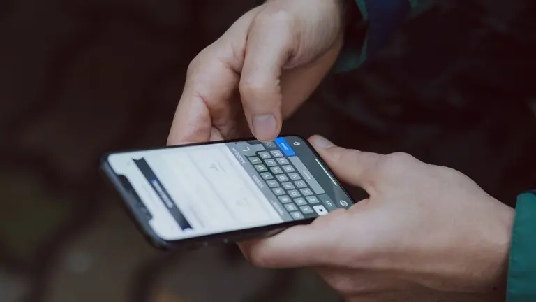 Si recibe un envío de prueba del sistema de alertas por emergencia, su móvil vibrará y pitará unos minutos. CEDIDA