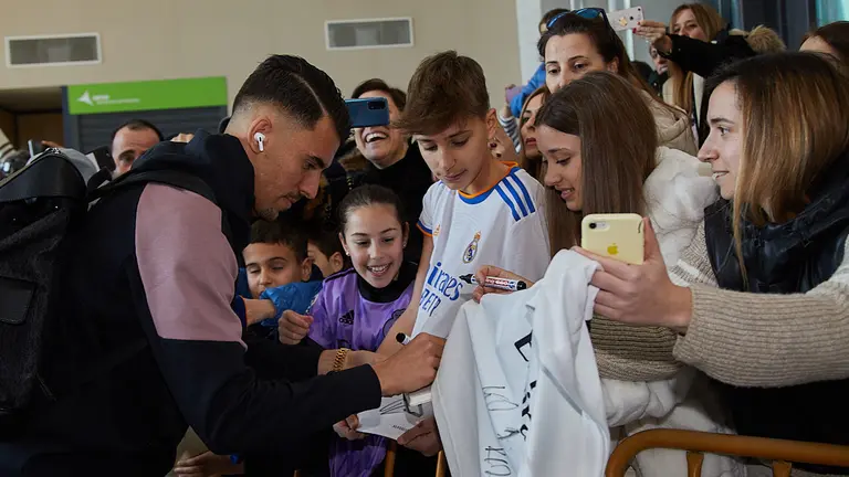 Llegada del Real Madrid al aeropuerto de Pamplona para el partido de La Liga Santander que esta noche le enfrenta a CA Osasuna en el estadio de El Sadar. IÑIGO ALZUGARAY
