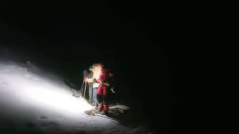 Bomberos de Aragón durante la búsqueda de los siete montañeros navarros desaparecidos. BOMBEROS DIPUTACIÓN DE ZARAGOZA