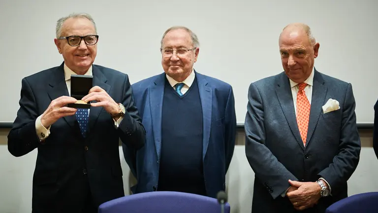 La Cámara Oficial de Comercio, Industria y Servicios de Navarra entrega su Medalla de Oro al expresidente del Gobierno de Navarra Miguel Sanz. PABLO LASAOSA