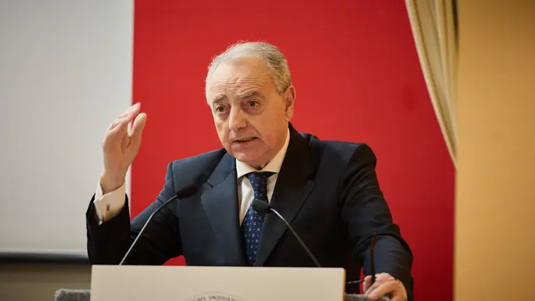 La Cámara Oficial de Comercio, Industria y Servicios de Navarra entrega su Medalla de Oro al expresidente del Gobierno de Navarra Miguel Sanz. PABLO LASAOSA