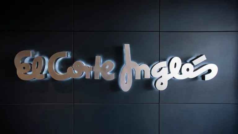 Unas letras con el logo de El Corte Inglés. EL CORTE INGLÉS