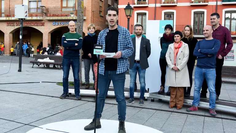 Mikel Kolomo Gurbindo en su presentación como candidato de EH Bildu a la alcaldía de Estella. ehbildu.es