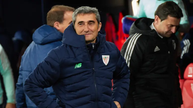 Ernesto Valverde (entrenador Athletic Club) durante el partido de ida de la semifinal de la Copa del Rey entre CA Osasuna y Athletic Club disputado en el estadio de El Sadar. IÑIGO ALZUGARAY