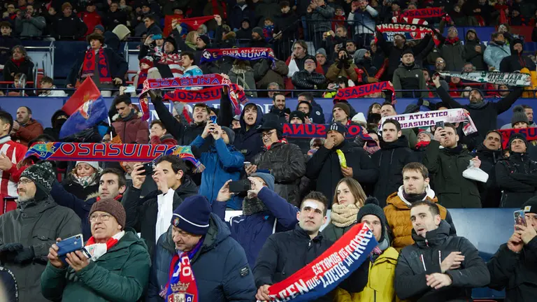 La grada del estadio de El Sadar durante el partido de ida de la semifinal de la Copa del Rey entre CA Osasuna y Athletic Club. IÑIGO ALZUGARAY