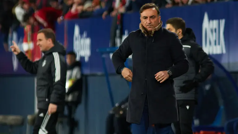 Carlos Carvalhal (entrenador RC Celta) durante el partido de la Liga Santander entre CA Osasuna y RC Celta disputado en el estadio de El Sadar en Pamplona. IÑIGO ALZUGARAY