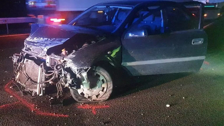 El vehículo que resultó dañado en el accidente en la A-7. GUARDIA CIVIL