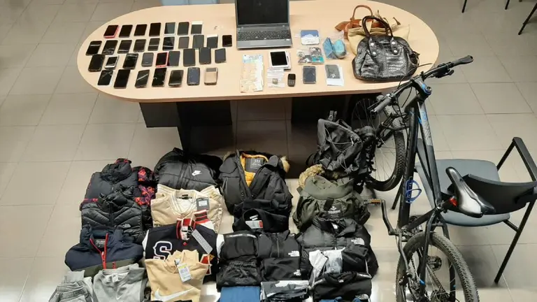 Parte de los objetos robados que se recuperaron tras la desarticulación del grupo criminal. POLICÍA FORAL