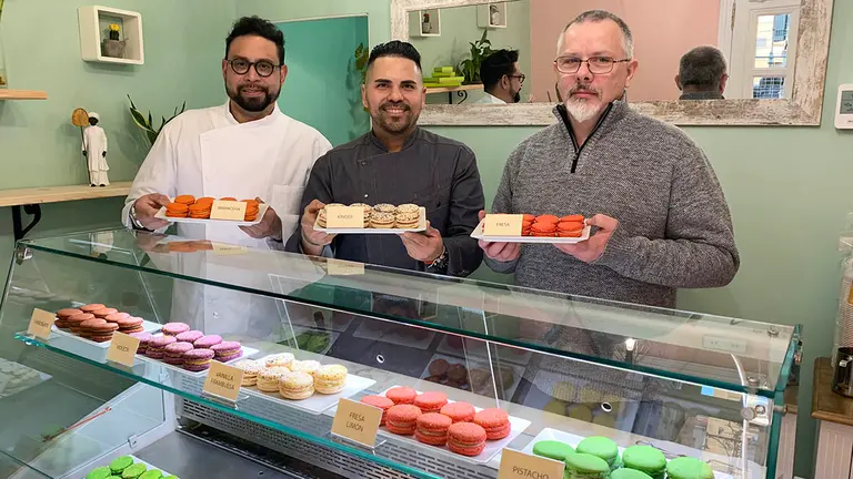 Los dueños de la tienda 'Petit Sucreé' en Pamplona. Navarra.com