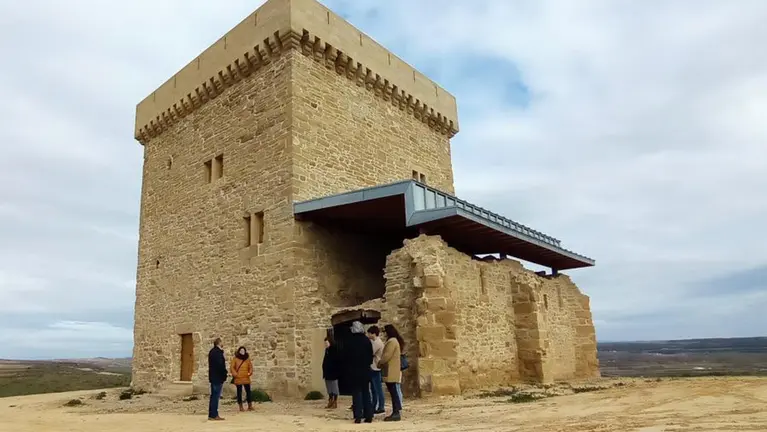 Torre de Velasco o Torre de Rada en Lodosa que ha sido reconstruida recientemente. PARLAMENTO DE NAVARRA