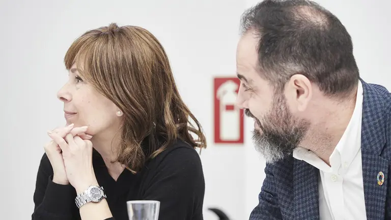 La portavoz de Geroa Baoi, Uxue Barkos, y el portavoz de PSN, Ramón Alzorriz, durante la reunión de la parte navarra de la Junta de Transferencias, en el Palacio de Navarra, a 14 de marzo de 2023, en Pamplona, Navarra (España). EDUARDO SANZ / EUROPA PRESS