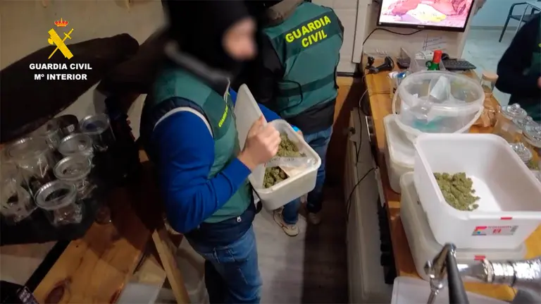 La Guardia Civil ha detenido a cuatro personas por tráfico de drogas en esta operación. GUARIDA CIVIL