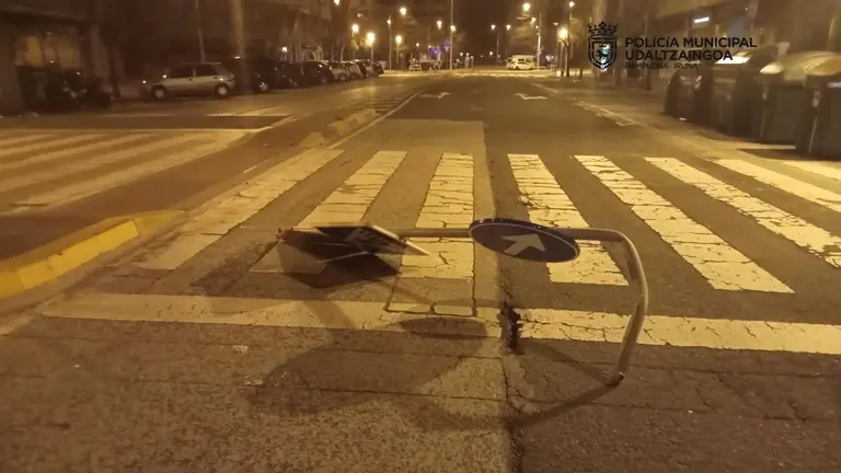 Señal arrancada. - POLICÍA MUNICIPAL DE PAMPLONA