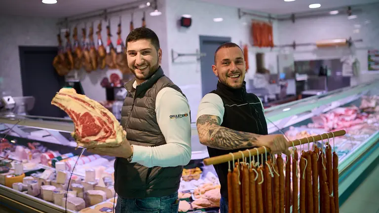 Chuleteros, carnicería en calle del Concejo de Olaz 10 de Mendillorri. PABLO LASAOSA