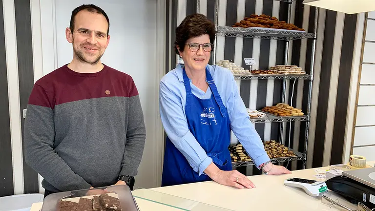 Joaquín Donézar Polo en su tienda de la calle Iñigo Arista de Pamplona. Navarra.com