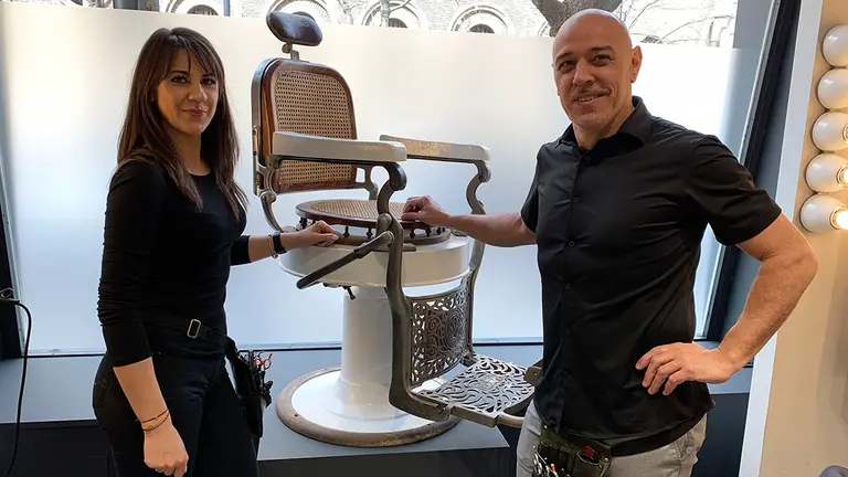 María Andronic y Nacho Huici en la nueva peluquería de la calle San Fermín en Pamplona. Navarra.com