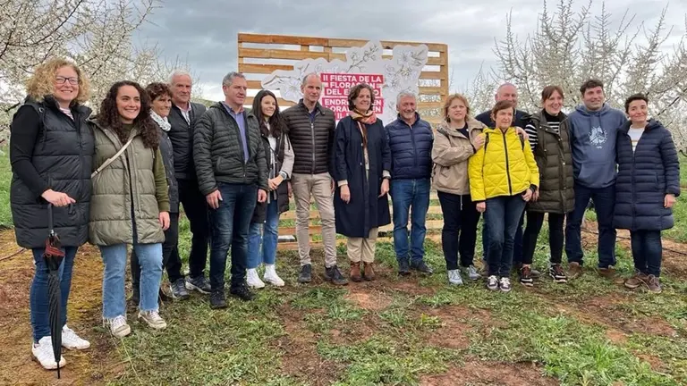 La consejera Iztiar Gómez con el resto de participants en la fiesta de 'La floración del endrino' - GOBIERNO DE NAVARRA