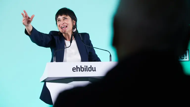 EH Bildu celebra el acto de presentación de su lista electoral para la capital navarra con la intervención de la candidata de EH Bildu a la Presidencia del Gobierno de Navarra, Laura Aznal, y el candidato de EH Bildu a la Alcaldía de Pamplona, Joseba Asiron. IÑIGO ALZUGARAY