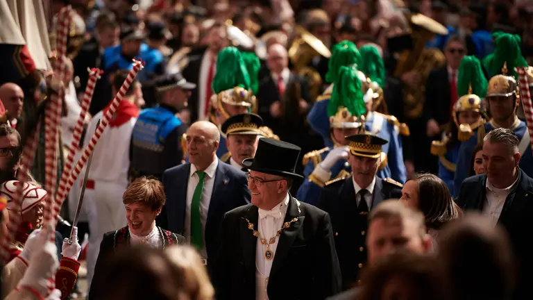 La comparsa de Gigantes y Cabezudos, el Gobierno de Navarra y el Ayuntamiento de Pamplona desfilan en Cuerpo de Ciudad con motivo de la declaración de éste como Bien de Interés Cultural (BIC) de carácter inmaterial. PABLO LASAOSA