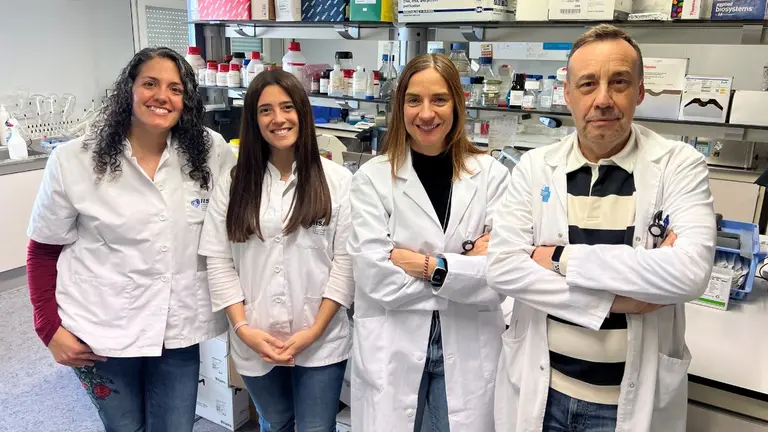 De izquierda a derecha: Parte del equipo de investigadores e investigadoras del Grupo DIAMET del IISPV que ha participado en el estudio: Lídia Cedó Giné, Teresa Villanueva Carmona, Sonia Fernández-Veledo y Joan Vendrell. CEDIDA
