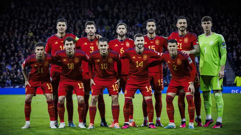 Once titular de España en el partido disputado en Escocia con el jugador de Osasuna David García en su debut. RFEF