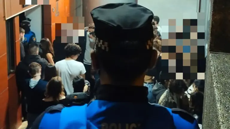 Imagen del bar desalojado en Pamplona. POLICÍA MUNICIPAL