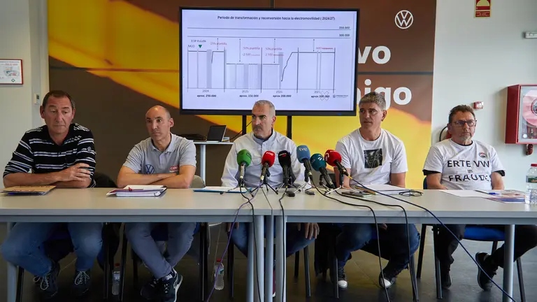 El comité de empresa de Volkswagen Navarra analiza sobre la situación actual del proyecto de construcción de la fábrica de baterías en la planta de Landaben. IÑIGO ALZUGARAY