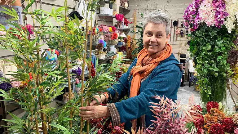 Carmen Miguel Rueda en su tienda Liquen en la calle Navarro Villoslada 6 de Pamplona. Navarra.com
