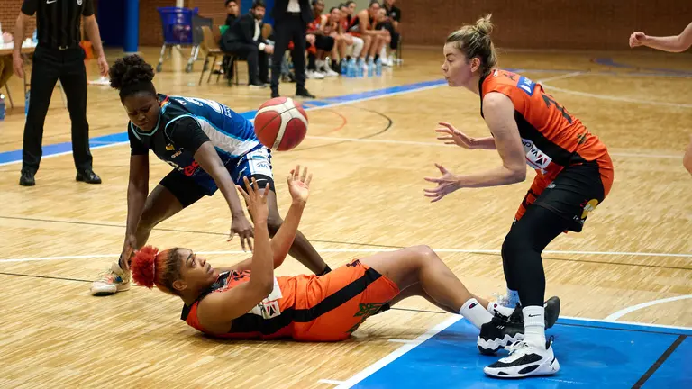 FNB Ardoi se enfreta al Zamora en el primer partido de play off de ascenso. PABLO LASAOSA