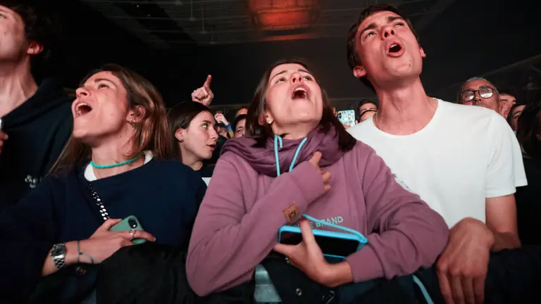 Concierto del músico madrileño Leiva dentro de su gira ‘Cuando te muerdes el labio’ en el Navarra Arena de Pamplona. IÑIGO ALZUGARAY