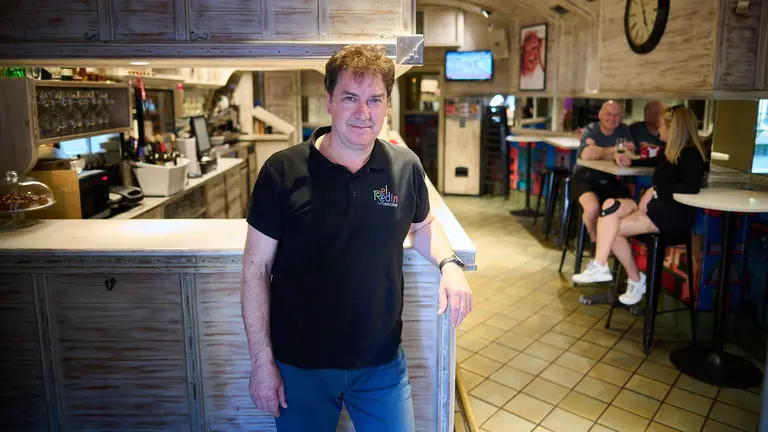 Jose Lara, del Bar el Redín, en la calle Mercado 5. PABLO LASAOSA