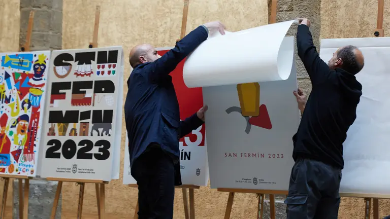 Presentación de las diez obras finalistas del Concurso de Carteles de San Fermín 2023, en el Palacio del Condestable de Pamplona. IÑIGO ALZUGARAY
