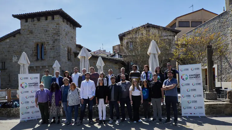 Contigo Navarra presenta a los candidatos de la coalición al Parlamento de Navarra en las próximas elecciones, en el Mesón del Caballo Blanco de Pamplona. IÑIGO ALZUGARAY