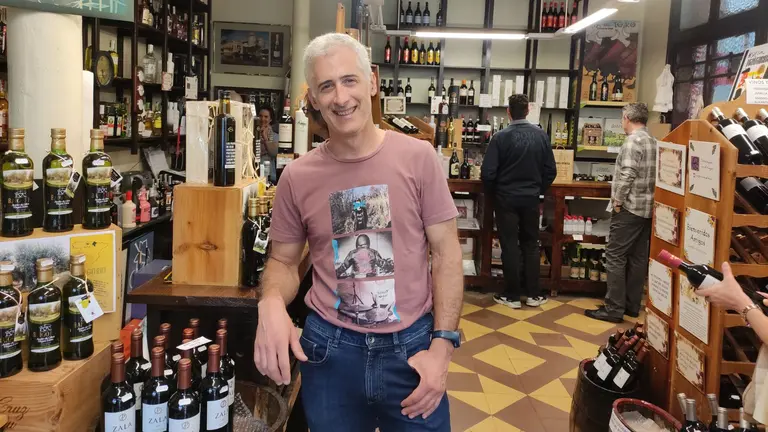 Patxi Murillo de la Vinoteca Murillo que cierra en Pamplona. L.V.R.