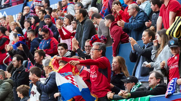 La grada del estadio de El Sadar durante el partido de la Liga Santander entre CA Osasuna y Real Betis disputado en Pamplona. IÑIGO ALZUGARAY