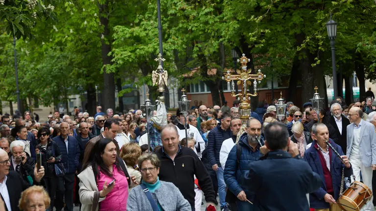 Despedida de la efigie de San Miguel de Aralar, tras su tradicional visita a Pamplona en la semana siguiente a la Pascua de Resurrección. IÑIGO ALZUGARAY