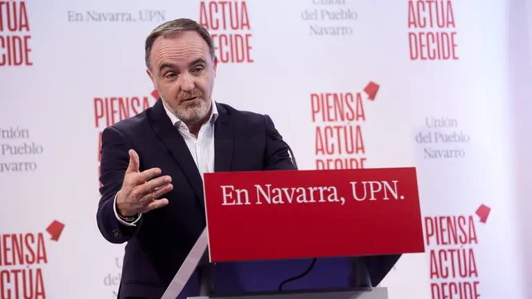 El candidato de UPN a la presidencia del Gobierno de Navarra, Javier Esparza, presenta propuestas en materia de infraestructuras. IÑIGO ALZUGARAY