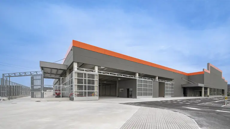 La nueva nave de Bricomart ubicada en el polígono Ciudad Deportiva de Osasuna de Tajonar. VDR