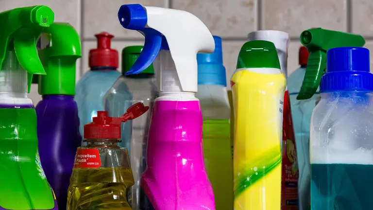 Imagen de archivo de varios productos de limpieza. FOTOBLEND / PIXABAY