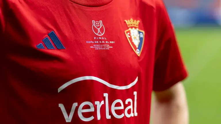 Camiseta de Osasuna especial para la final de Copa del Rey. C.A. OSASUNA