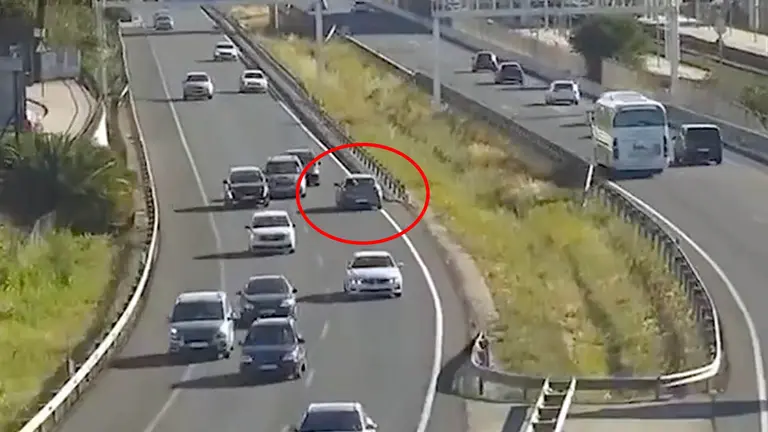 El vehículo recorrió cuatro kilómetros en sentido contrario generando multitud de situaciones de peligro. DGT