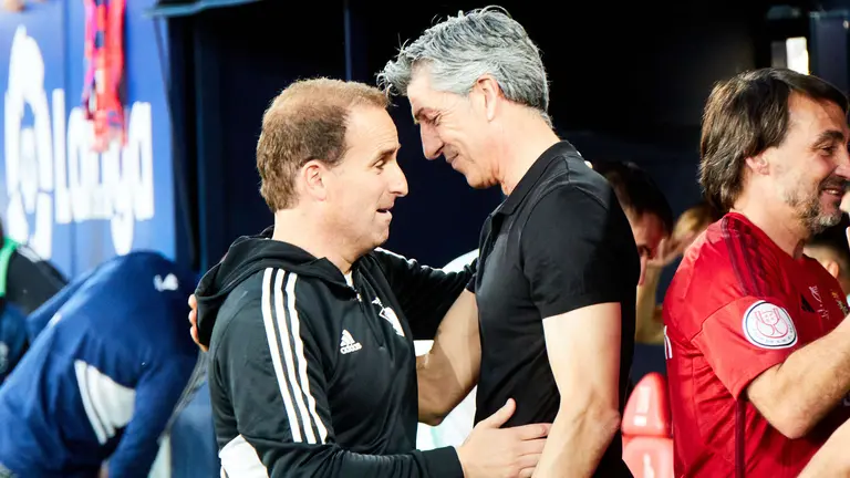 Jagoba Arrasate (entrenador CA Osasuna) y Imanol Alguacil (entrenador Real Sociedad) durante el partido de la Liga Santander entre CA Osasuna y Real Sociedad disputado en el estadio de El Sadar en Pamplona. IÑIGO ALZUGARAY